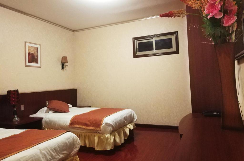 Hotel 198 Santiago Ngoại thất bức ảnh